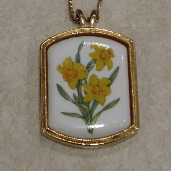 Avon Jewelry - Vintage Signed Avon Daffodil Painted Gold Necklace